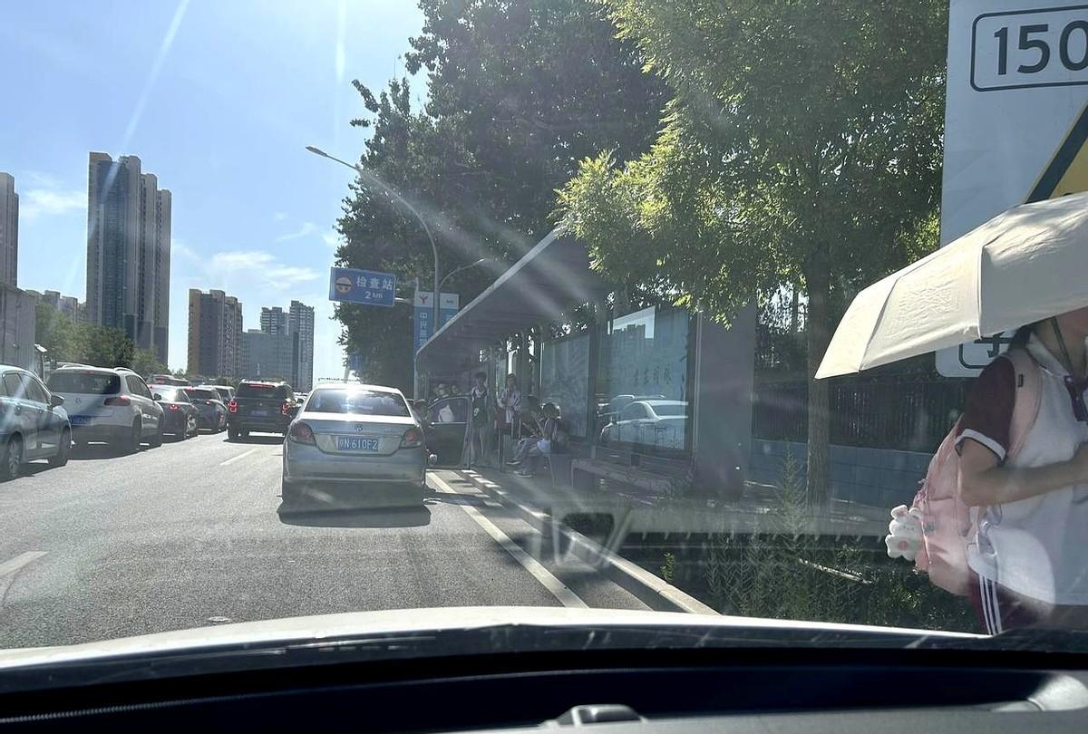 我也准备让孩子走单招了。孩子高二，就读于私立高中。当初中考时差点分，老公意思