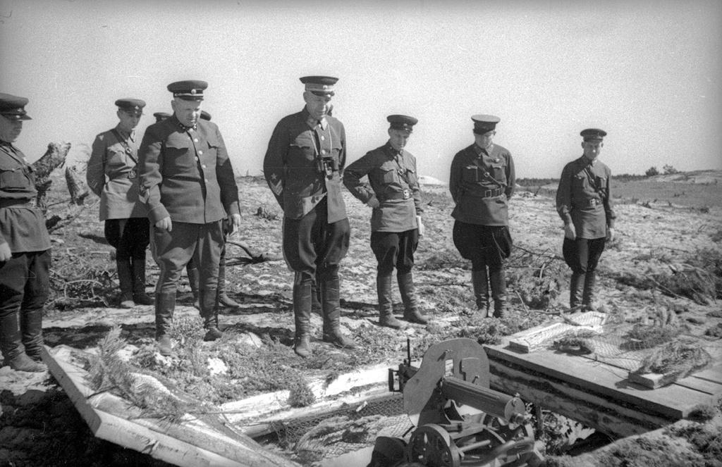 本组老照片均出自亚历山大・乌斯季诺夫之手，真实记录了苏联红军西部特别军区的战术演