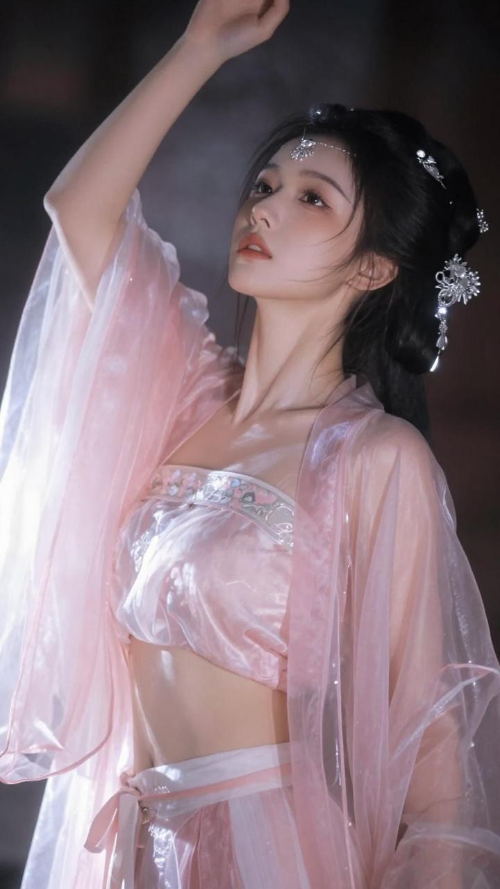 轻纱拂面，玉颜如花。