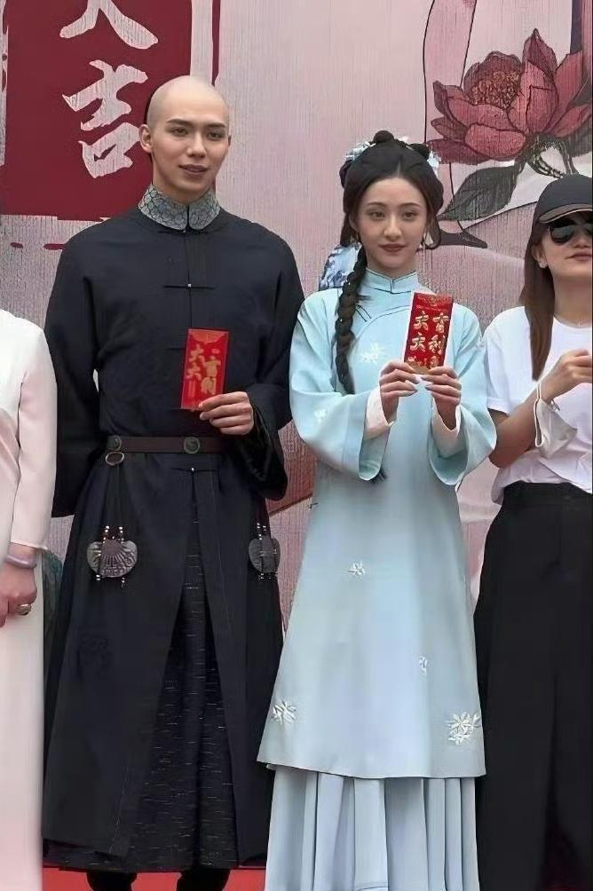 感觉她真的难爆了，现在都落到拍短剧的地步了​​​