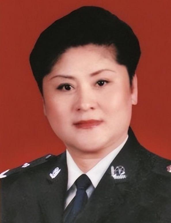 1988年，郑州火车站一姑娘被两名大汉强行塞入出租车内，就在车子一个急刹车时，姑