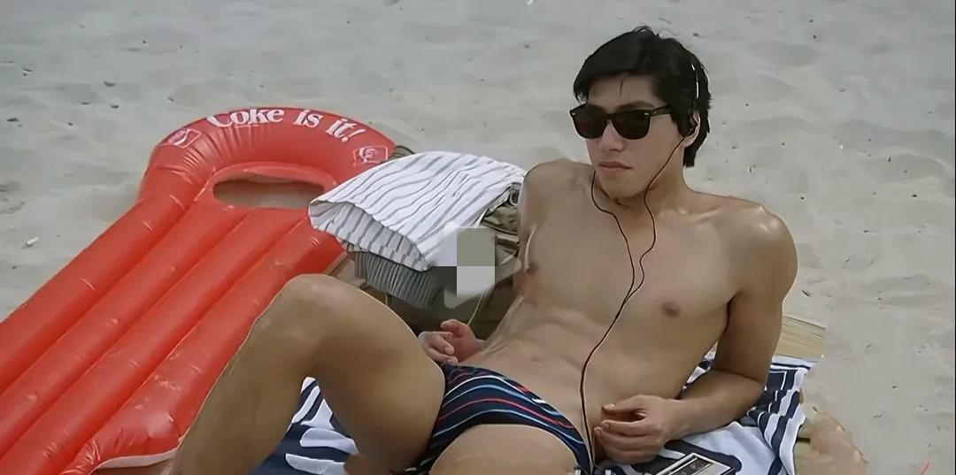 乌鸦哥张耀扬也有如此性感火辣的身材！一向以恶人形象示人的张耀扬其实是十足的大帅哥