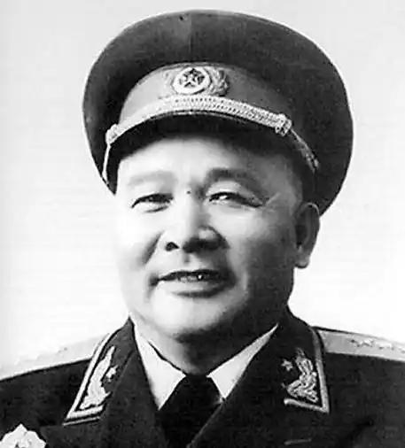 1935年，毛泽东硬着头皮，给徐海东写了张借条：“海东同志，因部队过吃穿