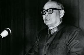 “叶剑英说：“毛、刘、周、朱、陈、林、邓，除了毛主席的后六位，还有各位老帅等其他