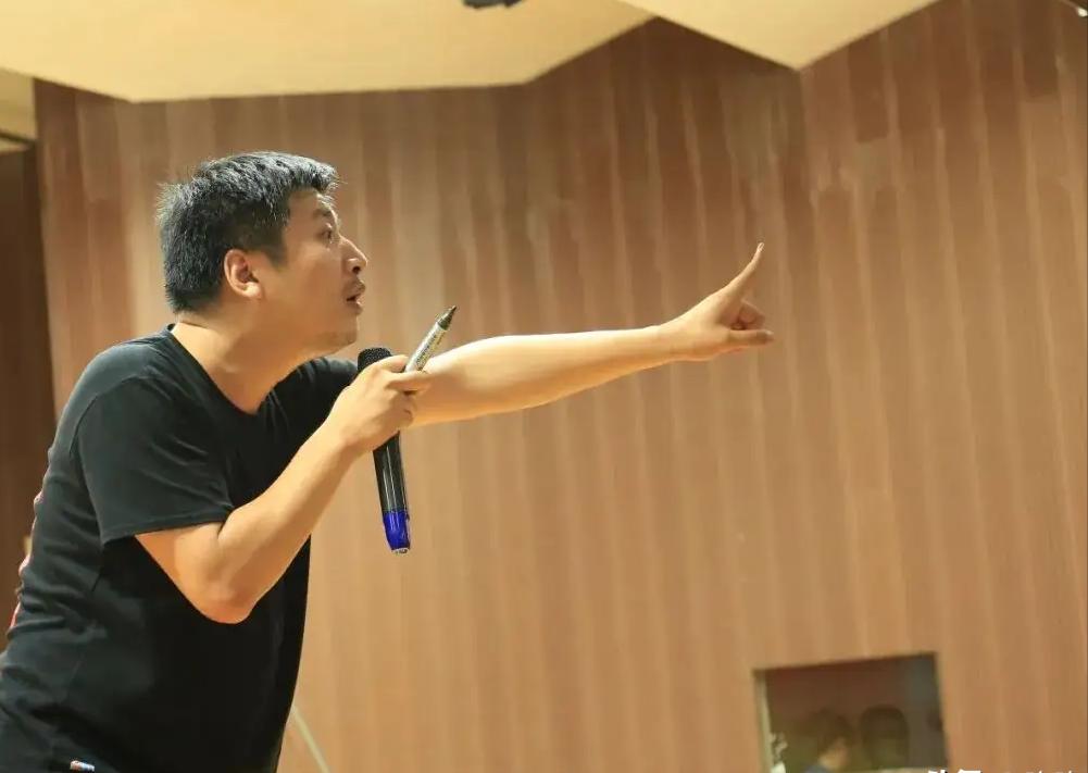 2007年，大学毕业的张雪峰成为北漂，在海淀六郎庄的狭小出租屋里落脚，月