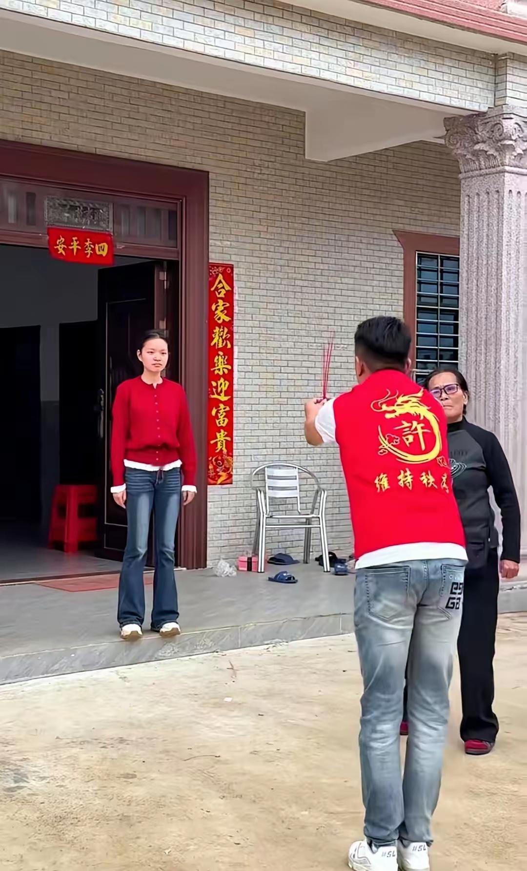 很多人好奇，那个抬妈祖的轿子为啥会抬不动了？其实不是抬不动，是抬轿子的人心里发