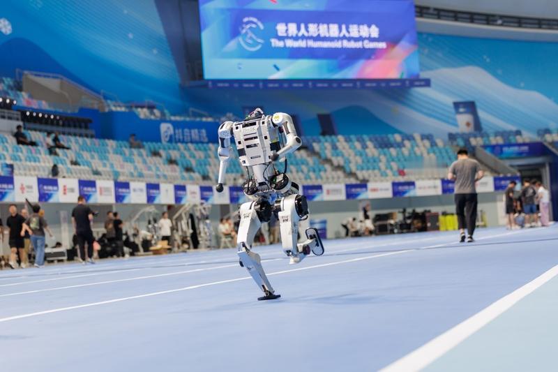 刘强东在乌镇世界互联网大会上提出，未来机器人替代人工作后，大家可以一周只工作一天