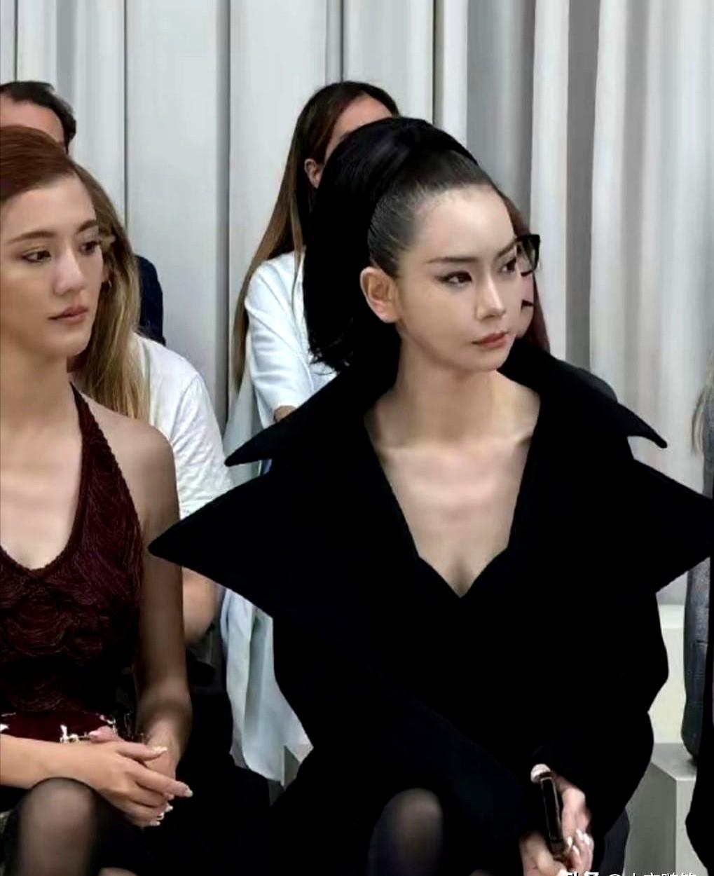 戚薇41岁那张脸，紧绷得让所有人都闭了嘴。一张随手拍的照片，瞬间引爆话题。整