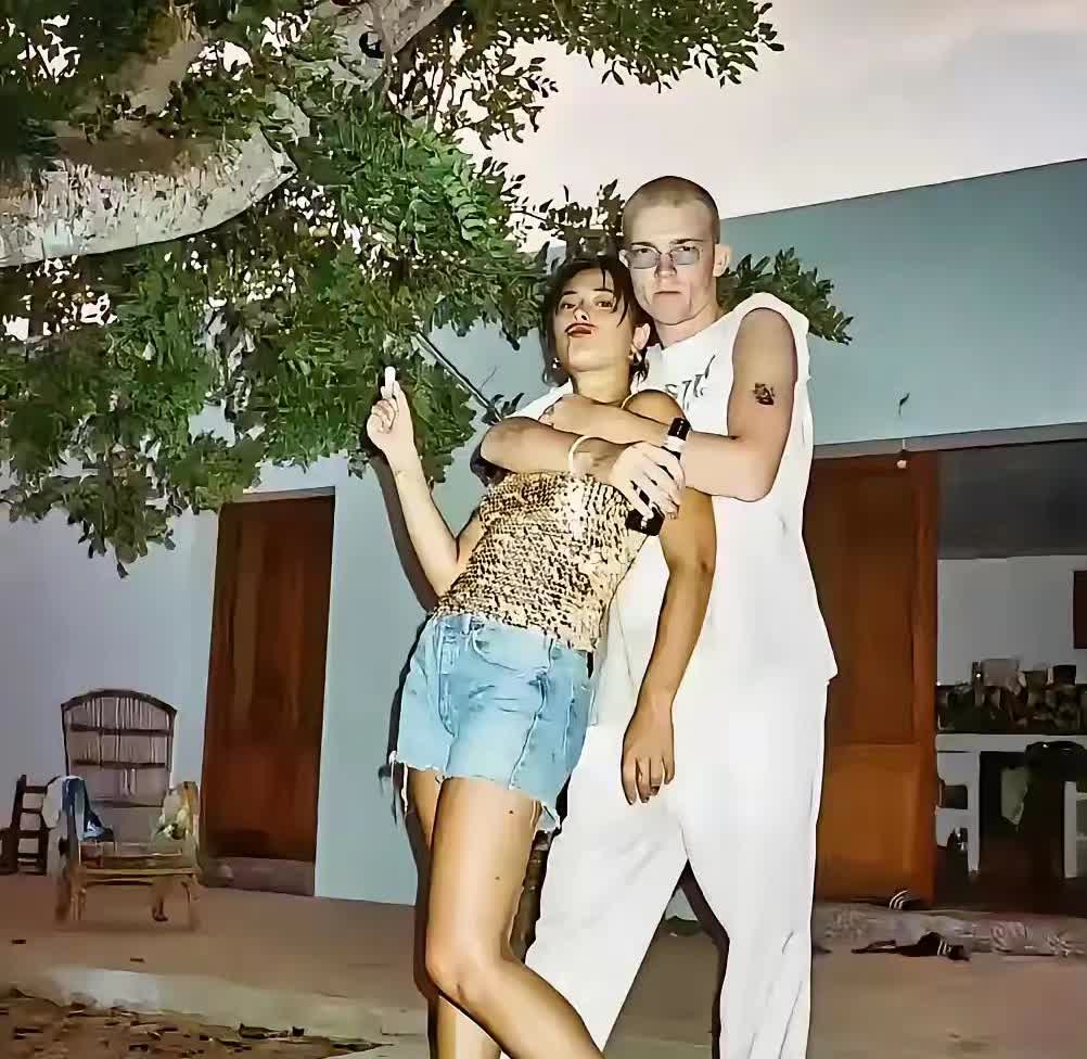 姜文女儿姜一郎结婚了！只是这新郎怎么看着挺别扭的。婚姻这事儿，就跟穿鞋一