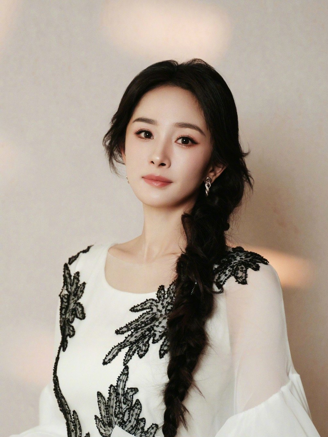 杨幂生万物ym杨幂宁绣绣喂奶牛的小可爱浪漫迷人的小仙女晚安晚安