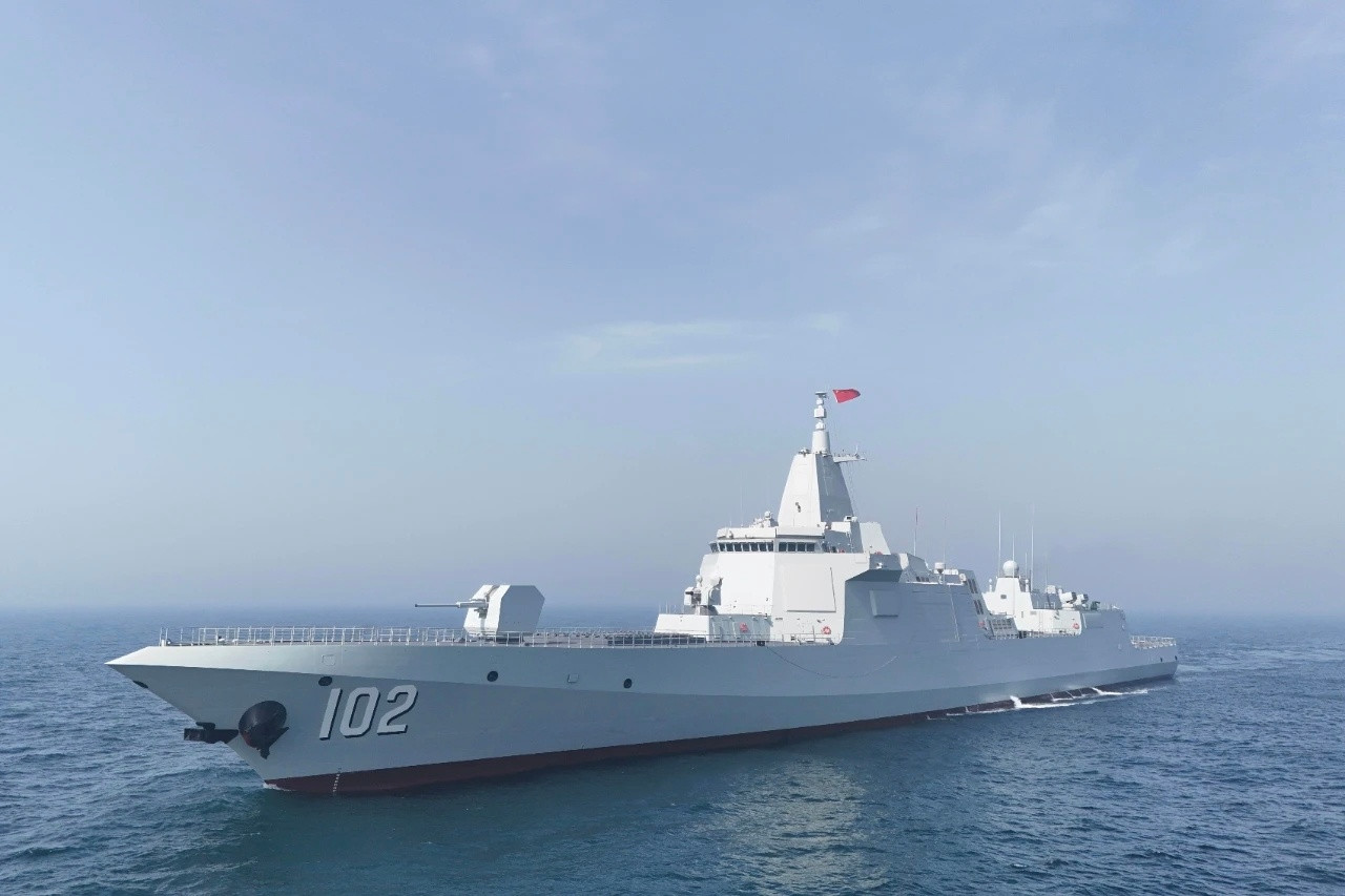 海军海警联动和海军055、054A等舰艇一同训练的海警301型巡逻舰（海警054