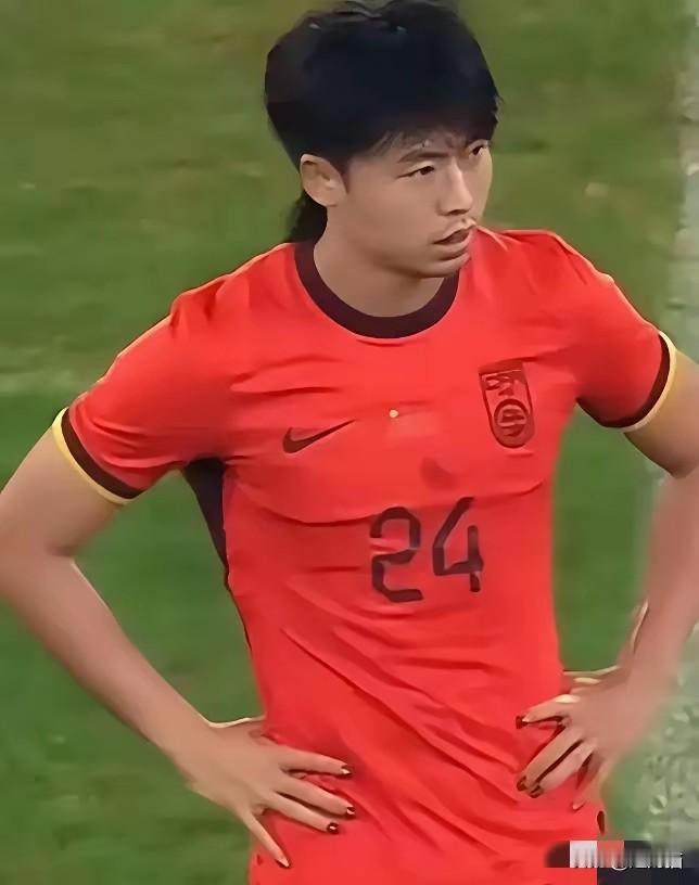 中国U23国家队创造历史，首次晋级亚洲杯决赛，最后悔的球员应该是汪士钦。此前，汪