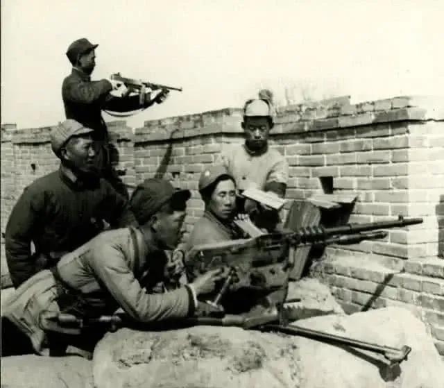 1945年12月，日本投降后，八路军21旅奉令前去鞍山、辽阳一带剿匪，交战中旅长