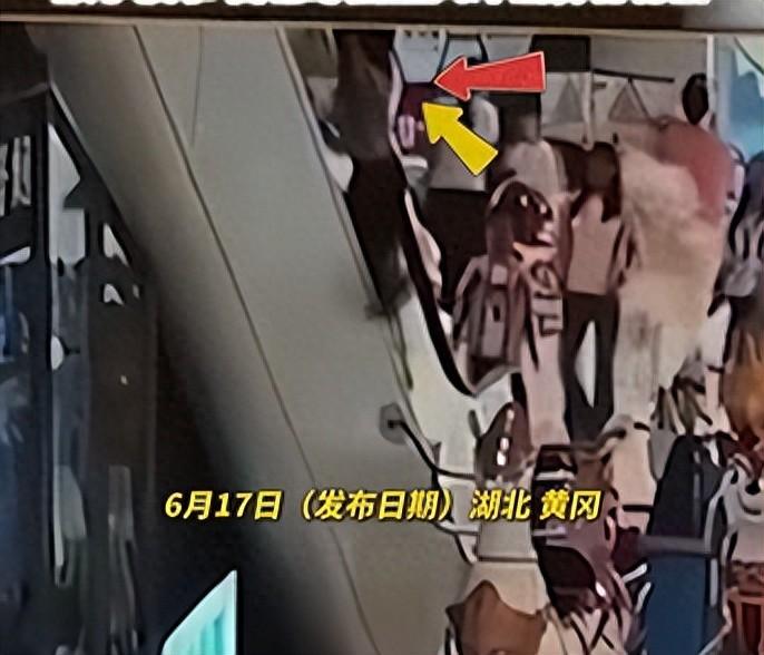 最近在湖北黄冈蕲春县的一个商场里，发生了一件让所有人看了都揪心又感动的事。6月
