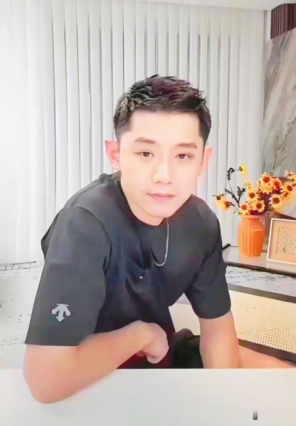 随着张继科复出，方博也跟着复出了，不过他代表哈萨克斯坦参加，没想到张煜东也复出