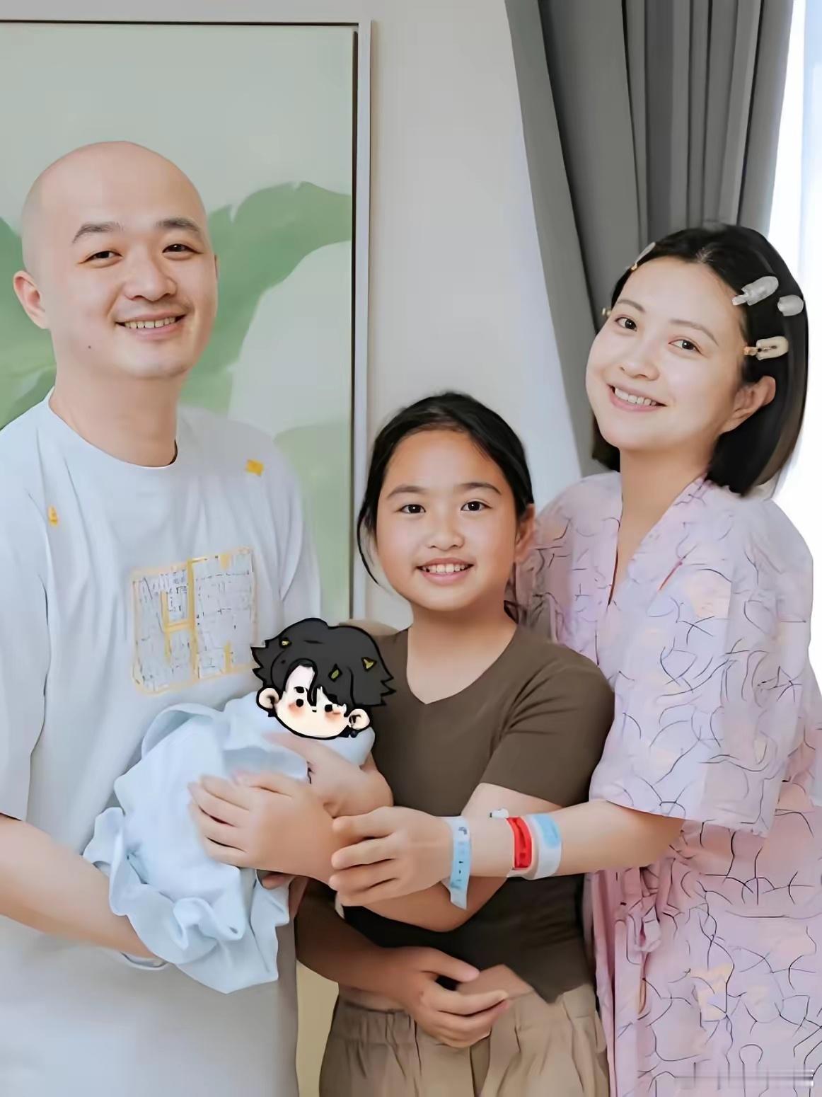 包文婧在直播中说了句大实话，两个孩子妈的她，在育儿方面有很实在的心得。她说二胎家