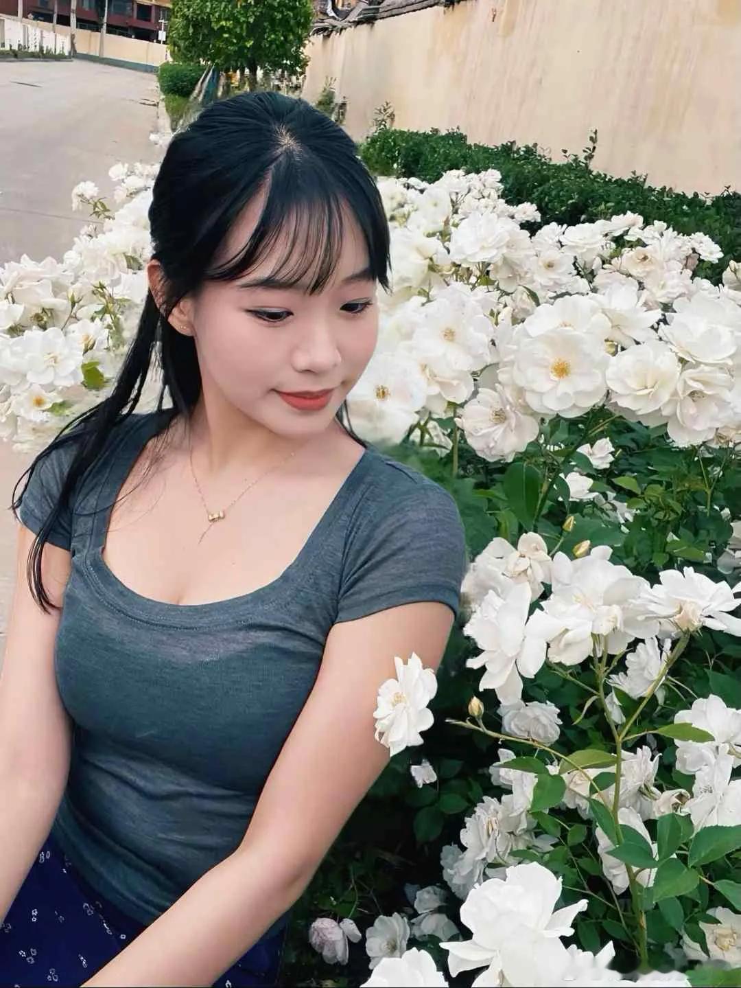时尚穿搭今天穿什么ootd花香还是人香