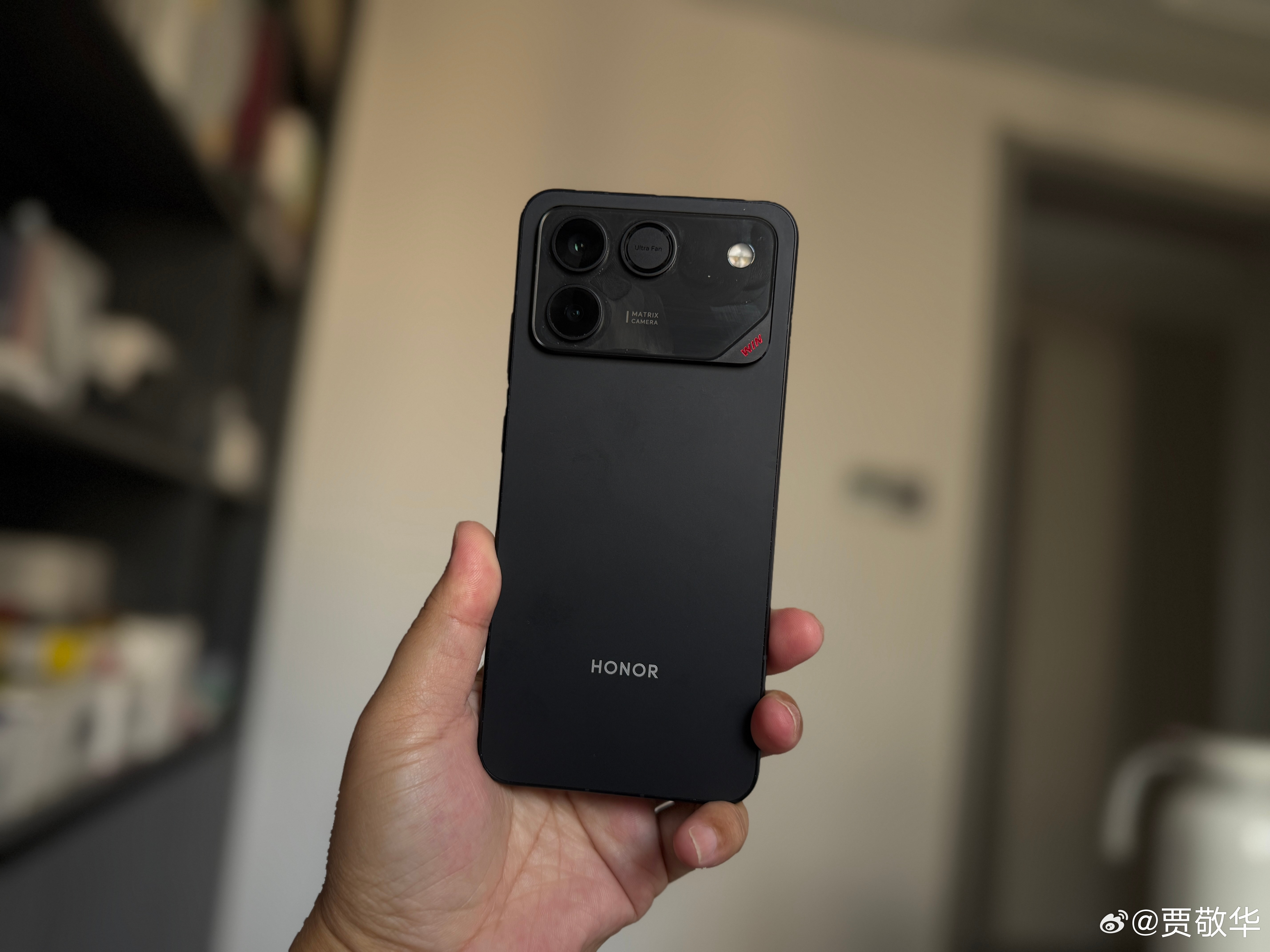 刚才有粉丝问我，10000mAh充电是不是特别慢？简单的说下荣耀WINRT充电