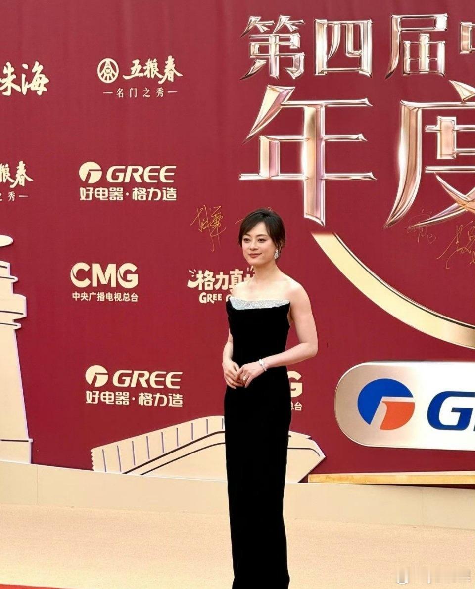 孙俪红毯压轴“孙俪红毯压轴”是2026年1月29日的热门话题，指的是孙俪在20