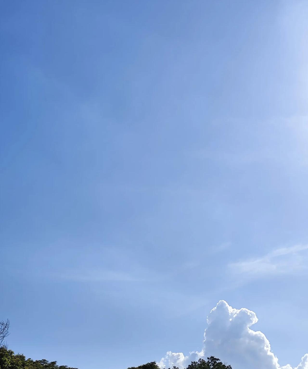 韩庚卢靖姗参加赵梓冲婚礼，卢靖姗挺着二胎孕肚和韩庚一起出现在赵梓冲的婚礼现场。