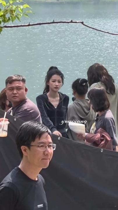 100年内没人认出这是孙怡给孙怡做这造型的简直是鬼才 完全认不出这是孙怡！一改