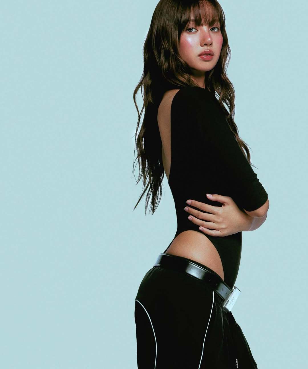 1.Lisa挺焦虑的，主要是LV三公子那边有了新的对象，颜值和身材不输于她，甚至