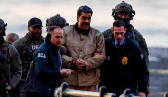 美国强行绑人引众怒，中方牵头金砖8天军演，信号很不一般美国绑架委内瑞拉总统马