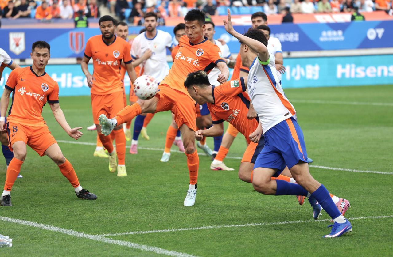 泰山队管理层开始捂球迷嘴？据众多球迷消息，他们所在的球迷会和球迷群，已经在群内