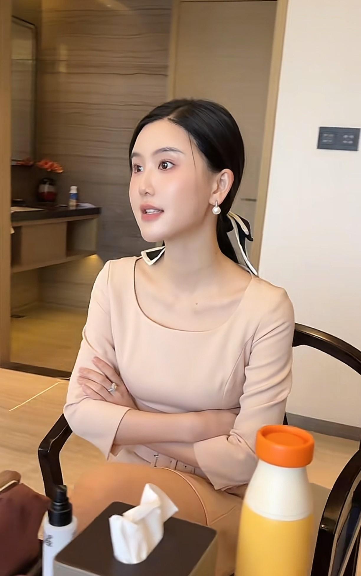 赖文峰真的好有本事，年轻的时候拿下当红明星杨钰莹，并且让杨钰莹爱他爱得不得了，至