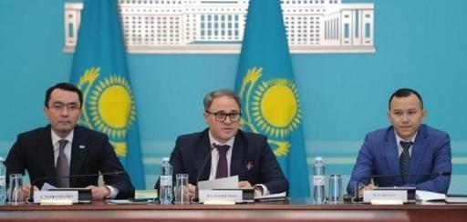 你有没有发现，哈萨克斯坦每次跟中国谈合作，嘴上说的是“互利共赢”，其实心里最怕的