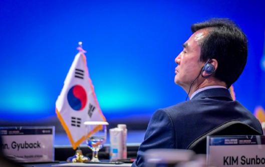 韩国的狐狸尾巴好像暴露了！1月19日，韩国新任防长安圭伯在全军主要指挥官会议上的