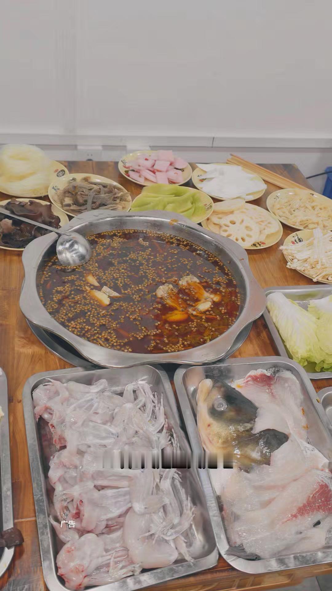 重庆人均35+美蛙鱼自助太香了！🍗毕业党省钱日常又来啦！5块钱就能做一大盘辣炒