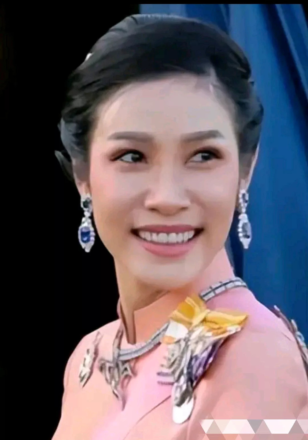 诗妮娜贵妃在德国生娃啦惊天大瓜！诗妮娜贵妃消失这么久，竟