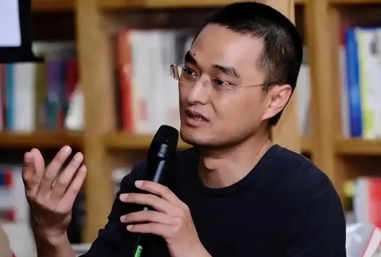 “身家上亿”的北京协和医学院博士冯唐语出惊人，说只有穷人，才会执着于技术，只有笨