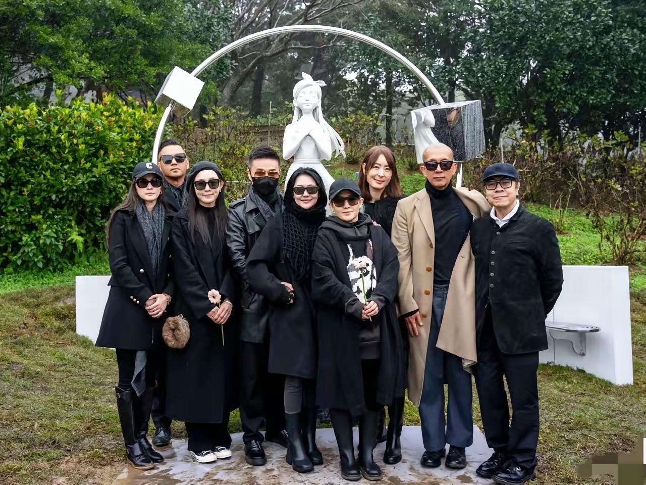 大S的两个孩子又缺席了！大S一周年忌日，她的亲朋好友都去了，大半个台湾娱乐圈的