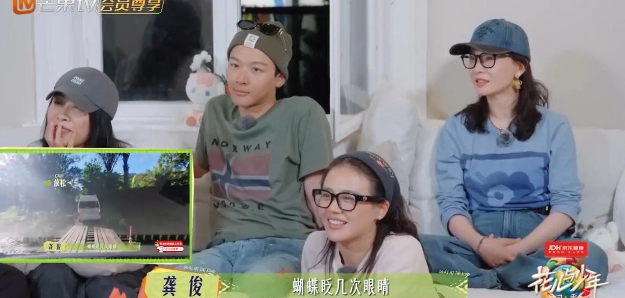 龚俊参加节目带头唱了王力宏的歌，突然他停住了，他意识到一个问题。他问这个节