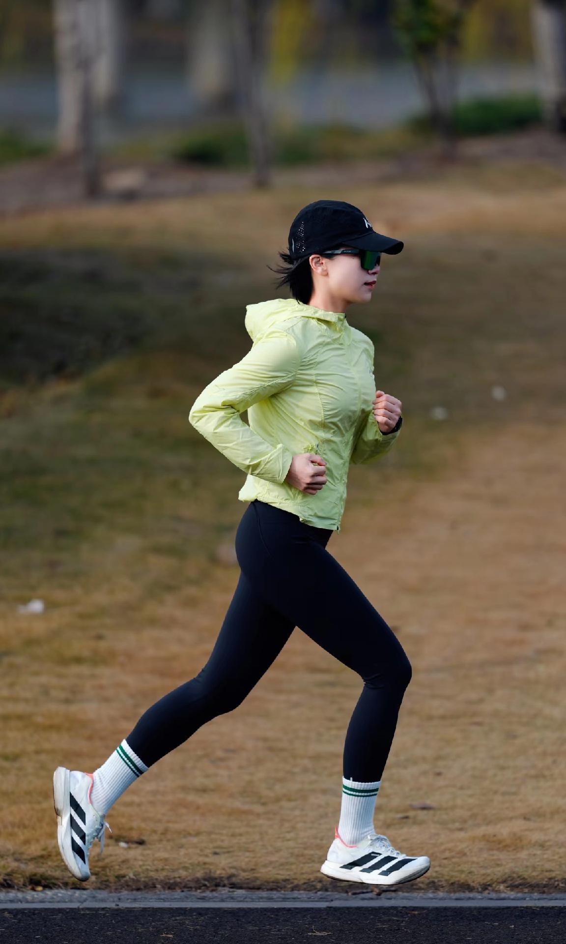 别不相信，能跑完十公里，而且在一小时内，基本上就是天花板级别的存在。