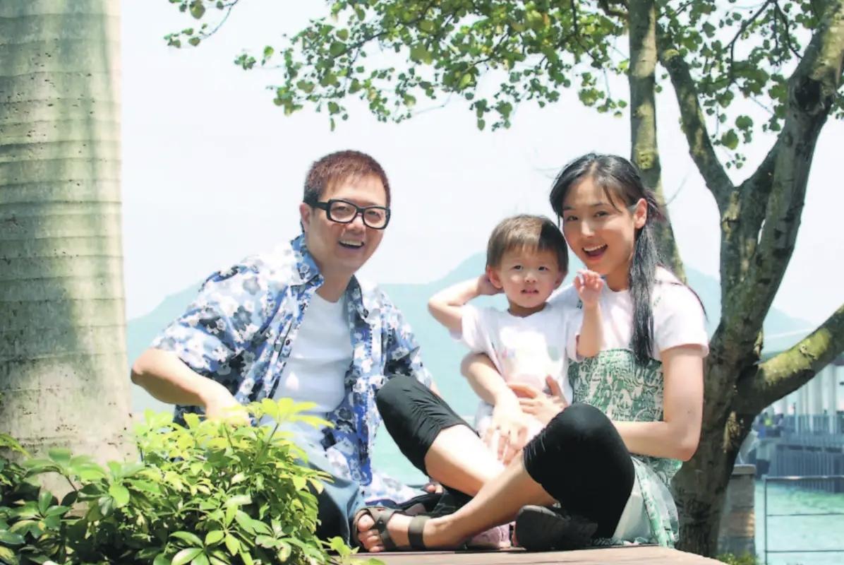 张延在婚姻中其实也是愿意妥协的，自己是陕西人，结婚以后是定居香港的，孩子张耕梦也