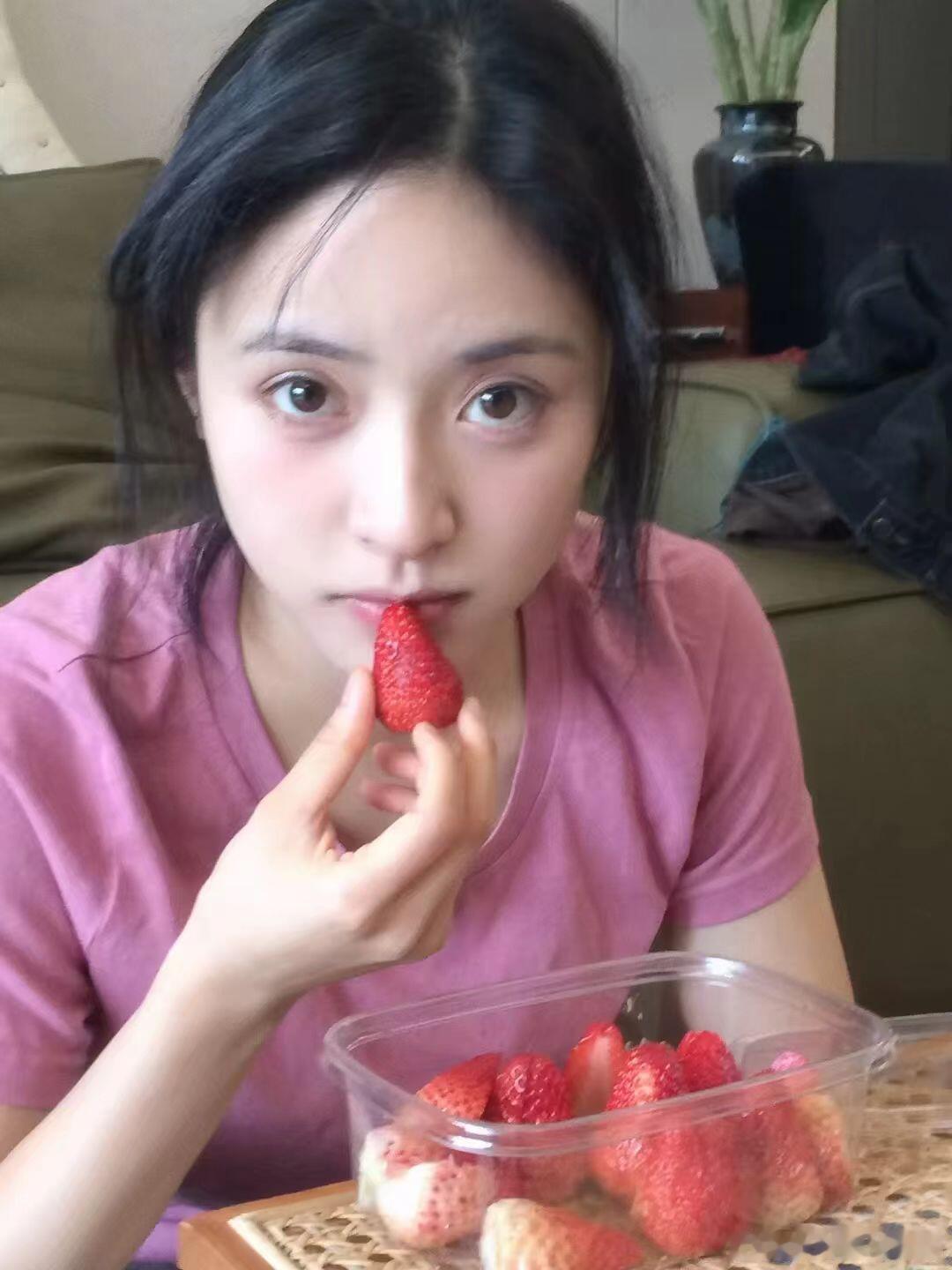 沈月沈月宝宝这个萌笑起来也太可爱了沈月｜​​​