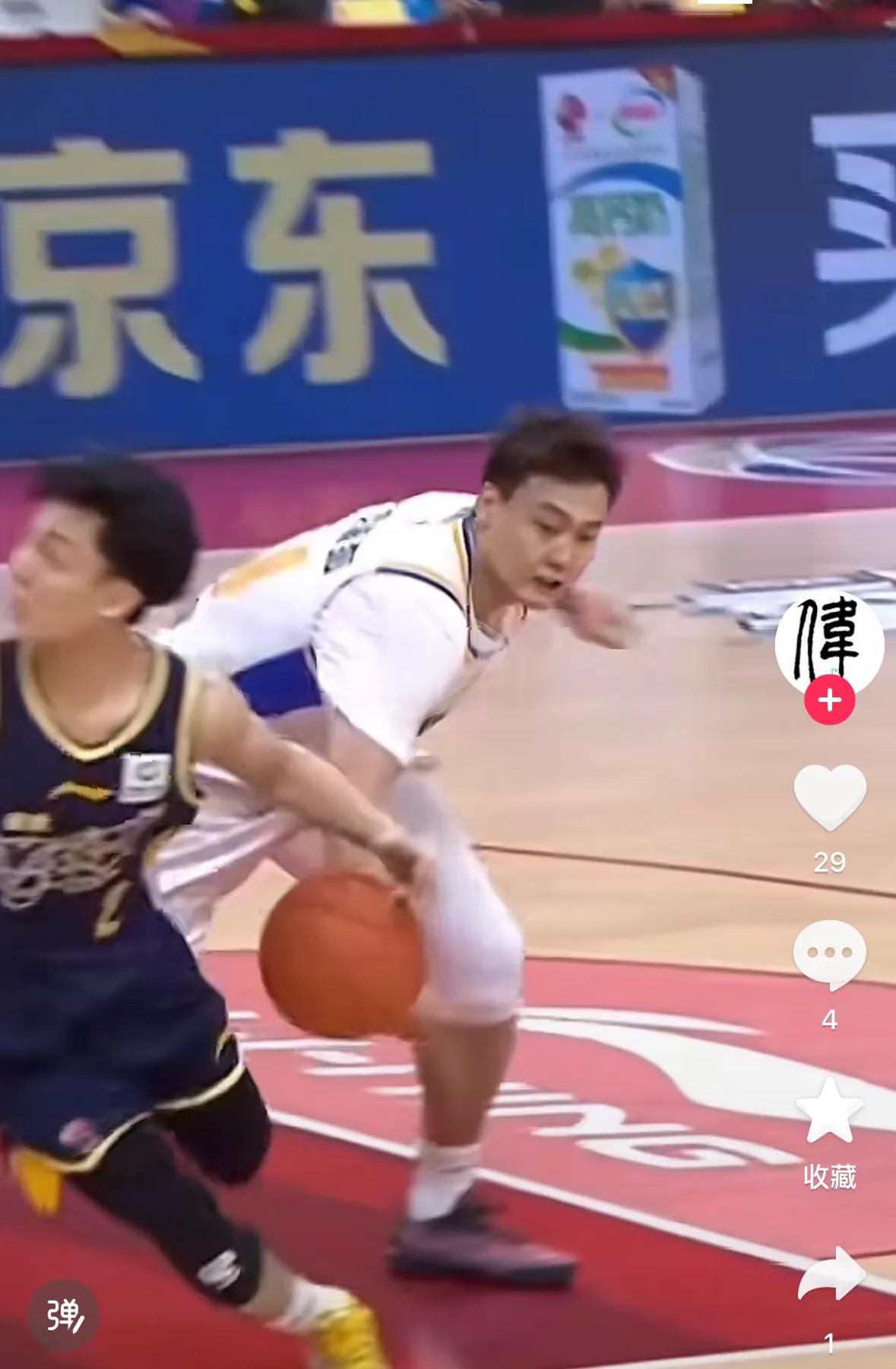 赵睿打得比任何人都卖力[无奈吐舌]，最后徐杰拿到那个篮板球都差点被他捅走了！