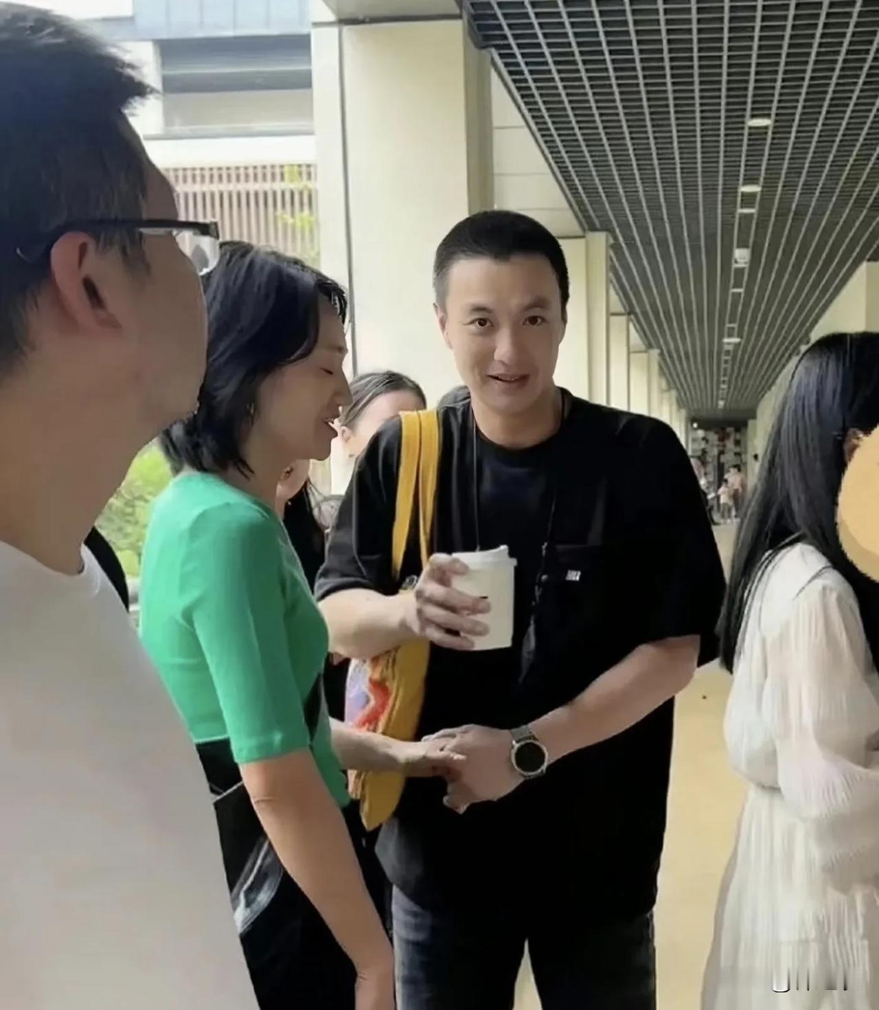 朱丹的成长环境是不是也这样？因为感觉这三观已经刻到她的骨子里了。甚至她在节目