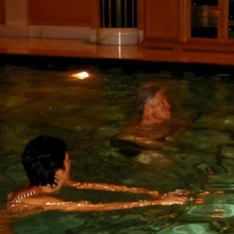 克林顿人设继续崩塌。不过他已经垂垂老矣。这顶多是个人生活隐私。当年他因为莱温斯基