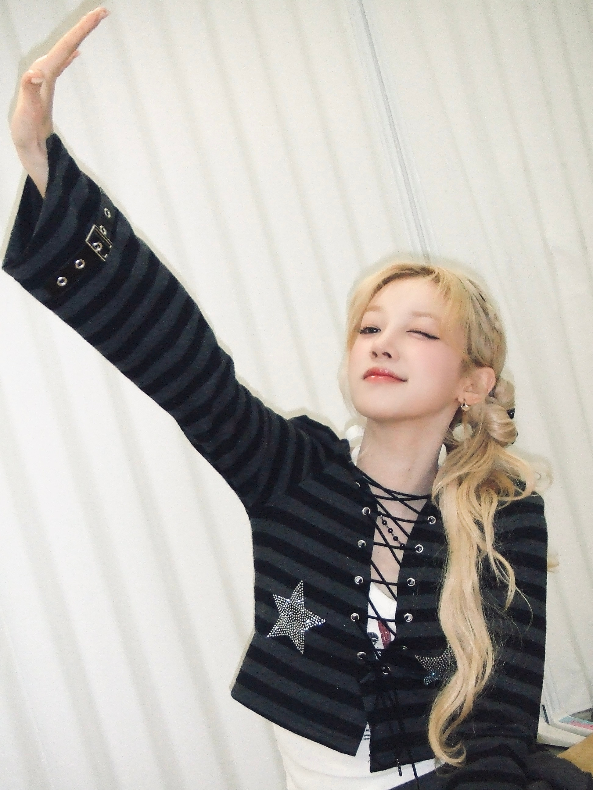 宋雨琦中文发言为香港祈福宋雨琦在复制粘贴的时代，你是手写的诗