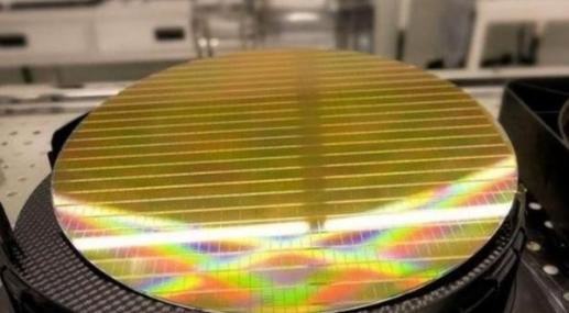 美利坚：绝不允许，使用美国技术的光刻机，卖给中国，中国：绝不允许，使用中国稀土的