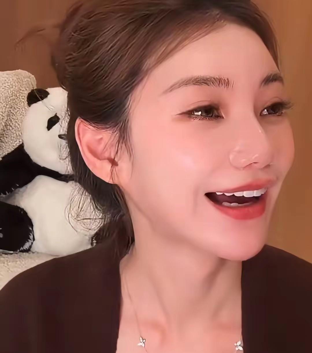 马筱梅镜头面前是一点面子都不给汪小菲留啊，直接吐槽我在这里吃锅巴、海带面，他去健
