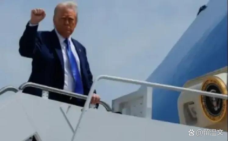 特朗普2026年窜台，中方没骂街。他们用24小时，把重装合成旅和99A坦克推到