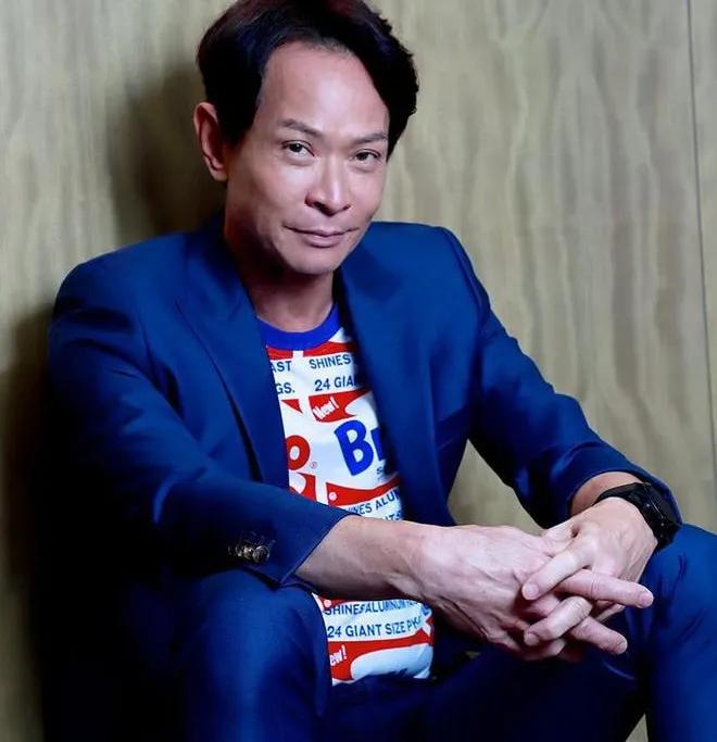 一位社会学家非常现实的话：“只要你去伺候，一个屎尿屁都不能自理的老人，不用多，就