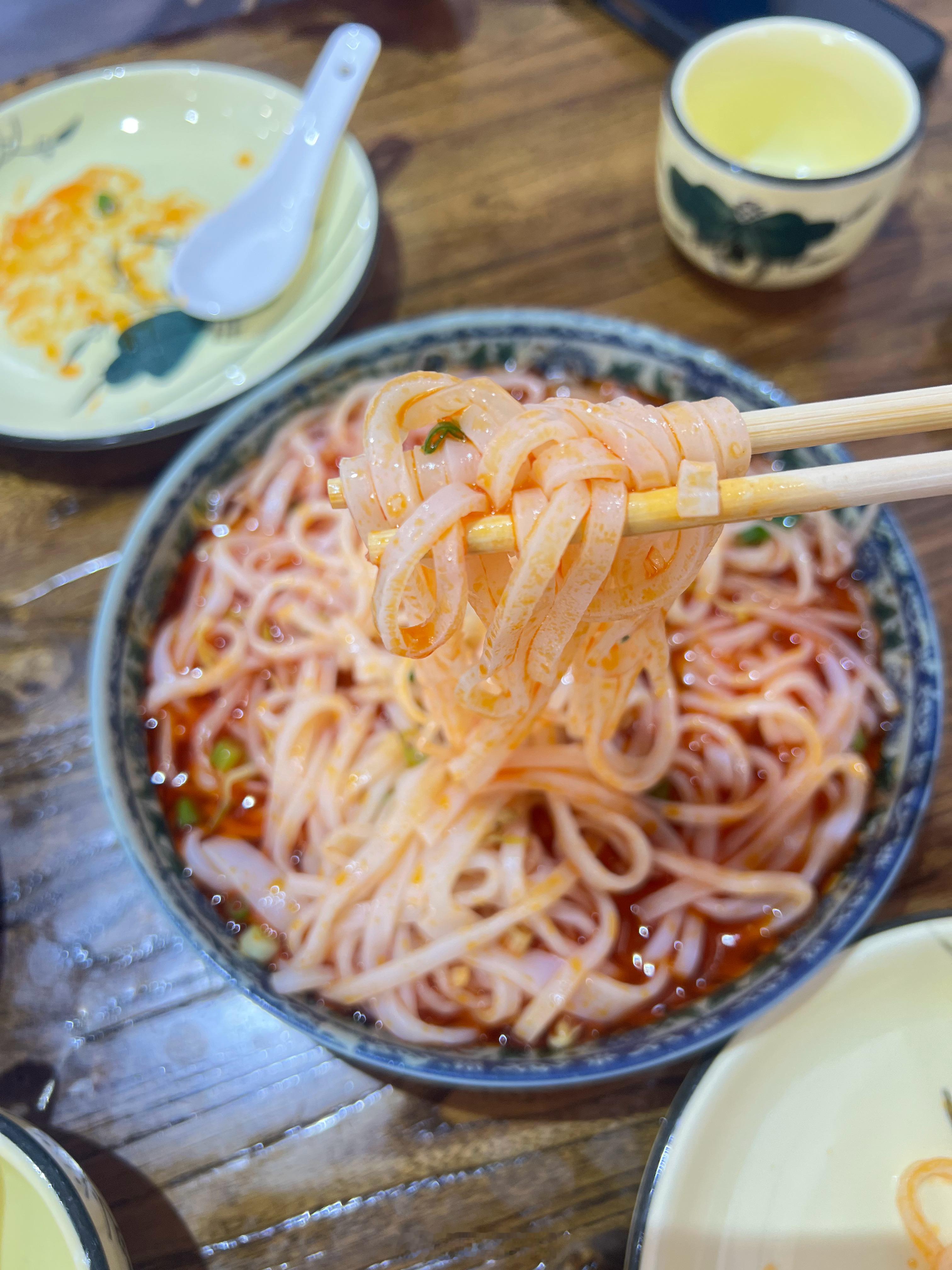 大家有没有和我一样的？就是忽然想吃一种食物一刻也不能等这家西安凉皮平时基本忙的都