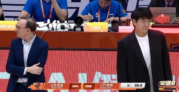 从邱彪指导赛后的表情来看，他已经做好离开的准备了吧？山东与辽宁的12进8第一
