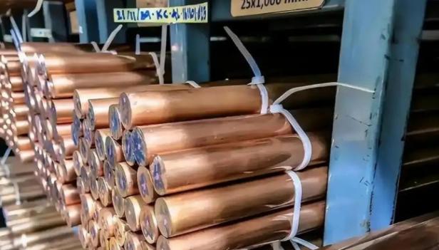 美国这次彻底蒙了。最近美国大量囤积了铜，把铜价炒上天去了。中国也不打算惯着美国，